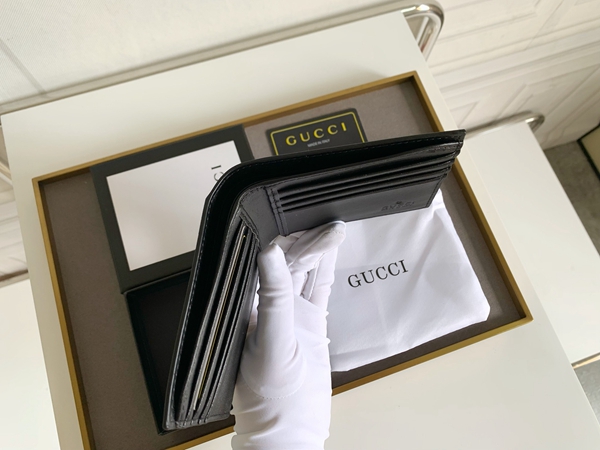 グッチ財布コピー着用イメージ